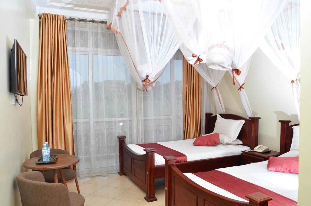 Ss Hotel Kampala Esterno foto