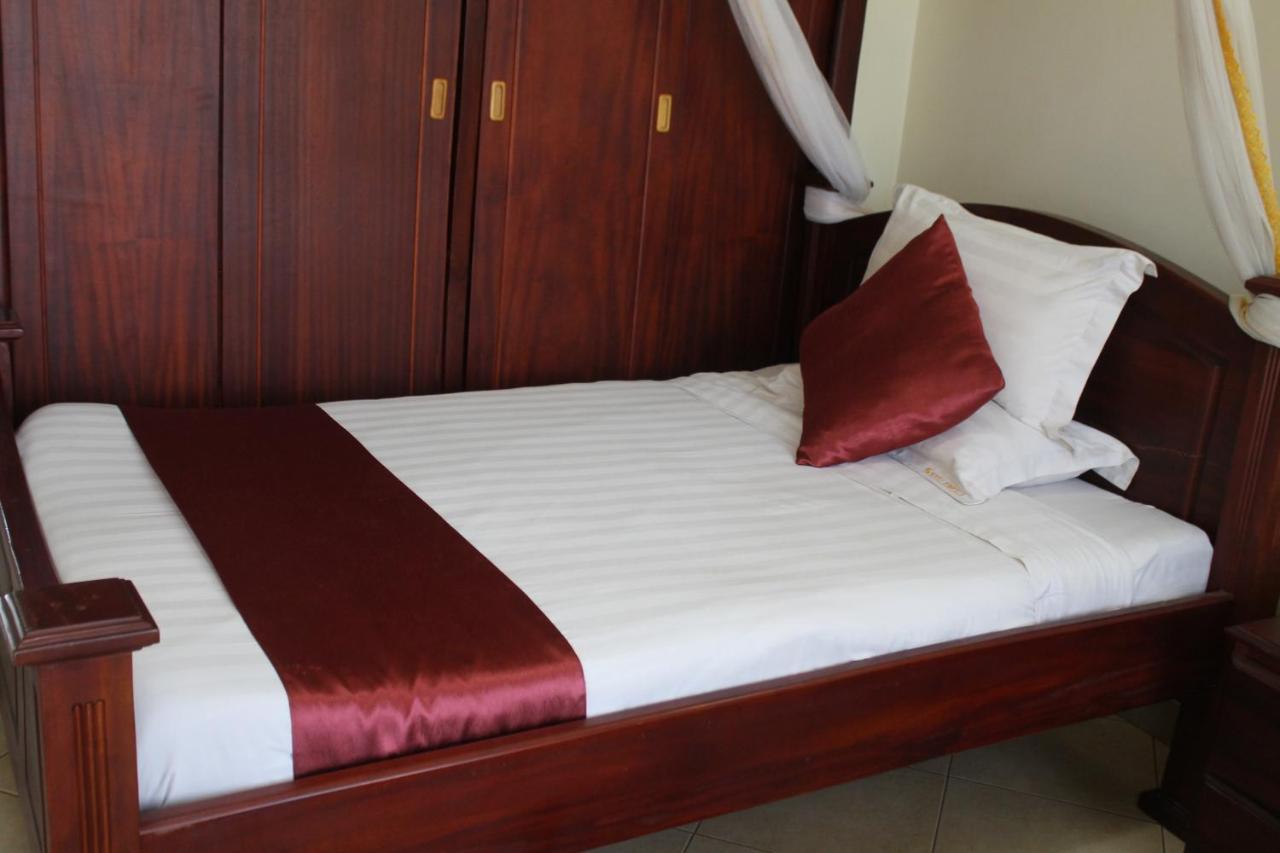 Ss Hotel Kampala Esterno foto
