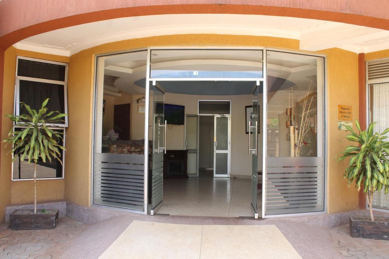 Ss Hotel Kampala Esterno foto