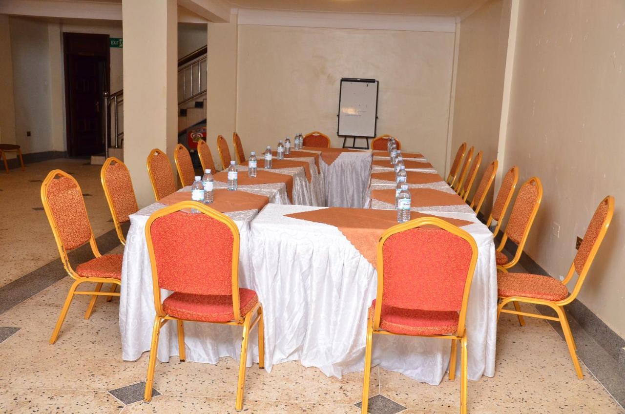 Ss Hotel Kampala Esterno foto