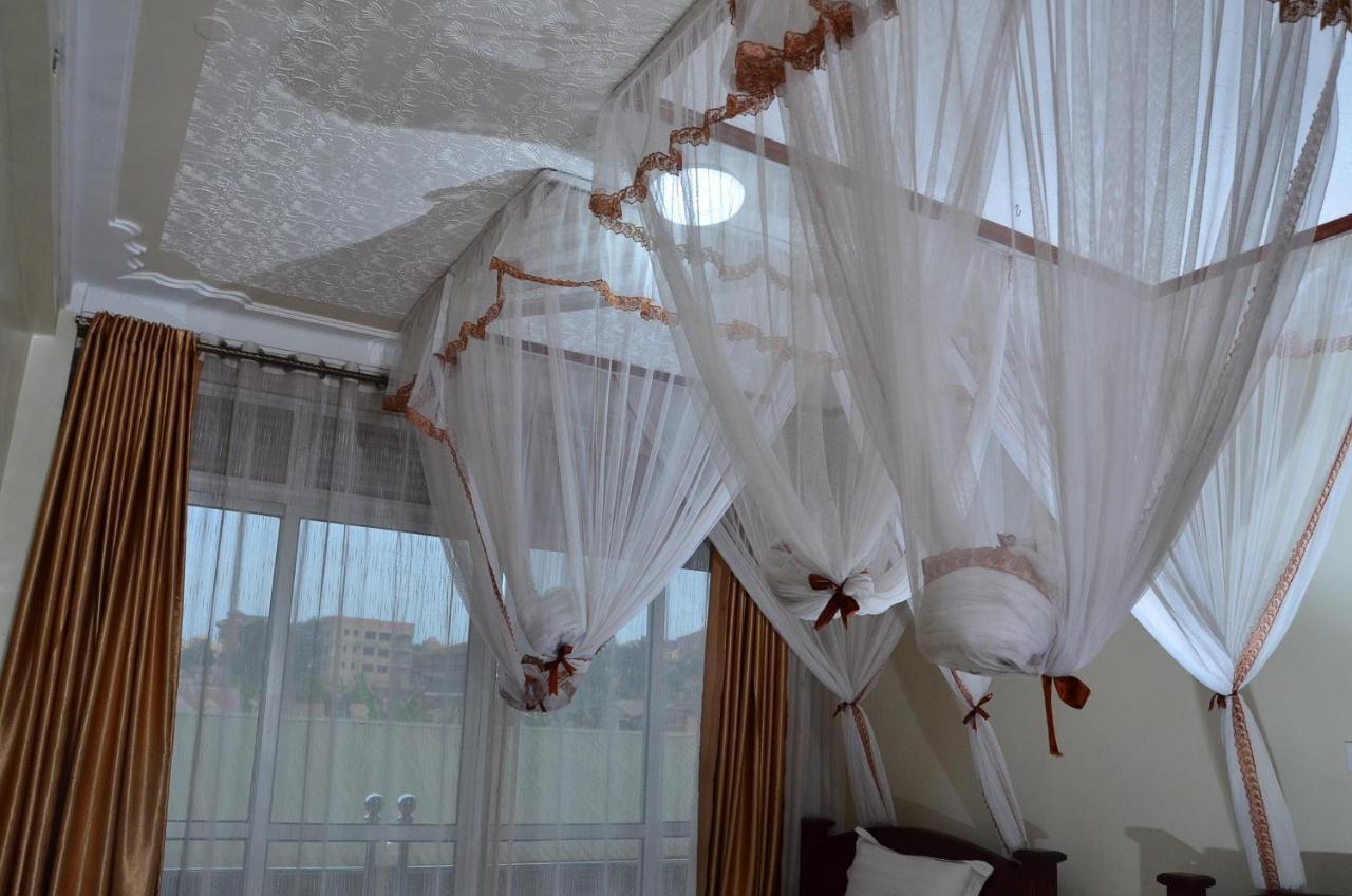 Ss Hotel Kampala Esterno foto