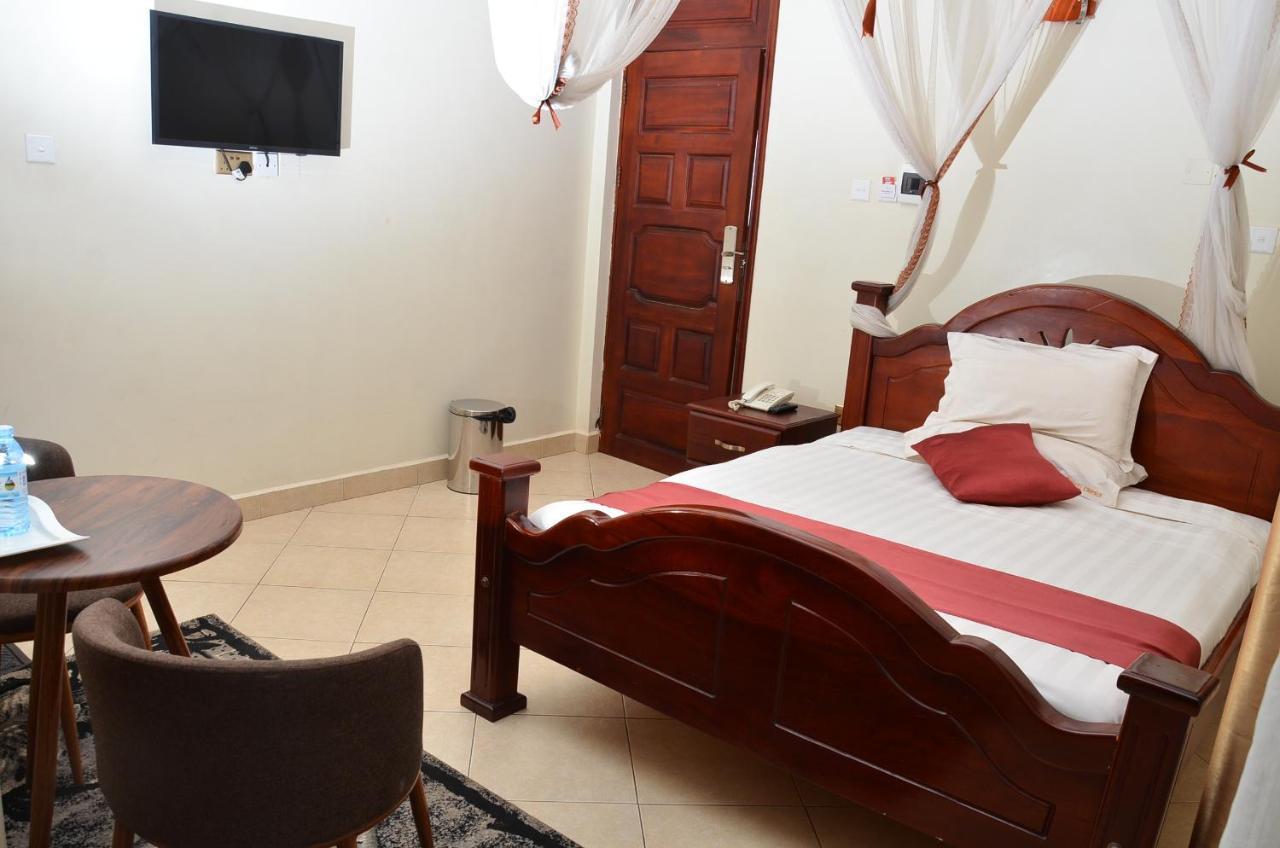 Ss Hotel Kampala Esterno foto