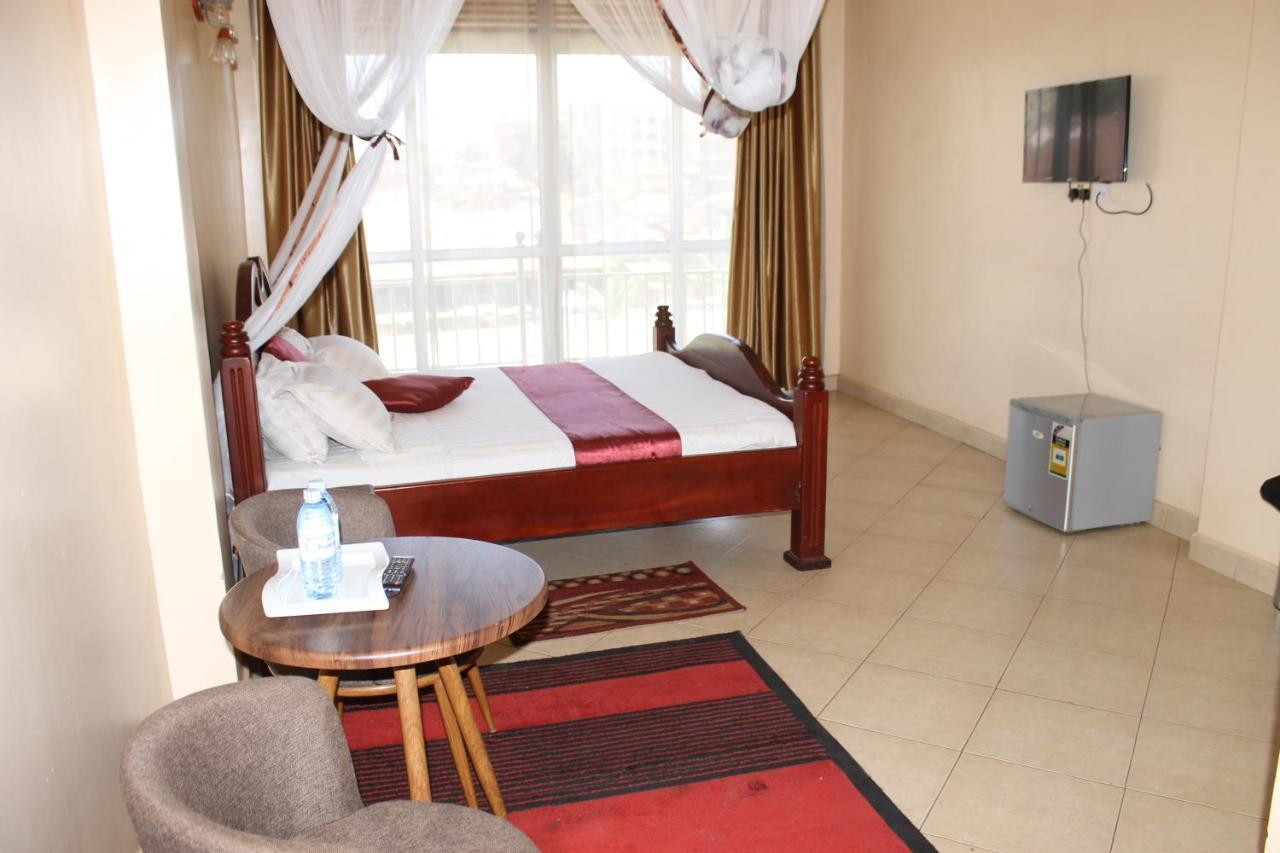 Ss Hotel Kampala Esterno foto