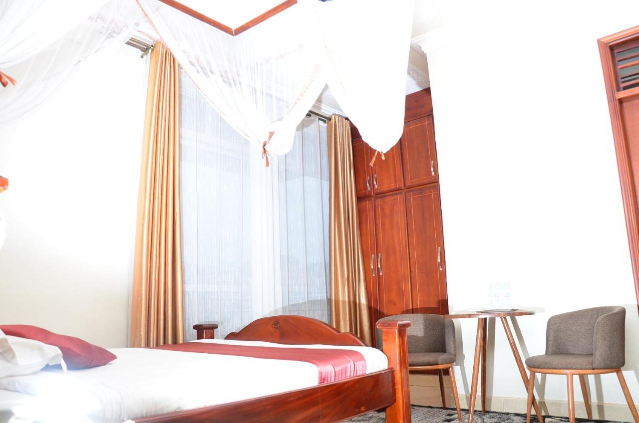 Ss Hotel Kampala Esterno foto