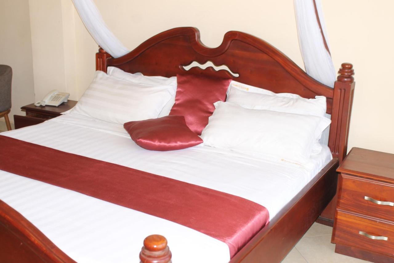 Ss Hotel Kampala Esterno foto