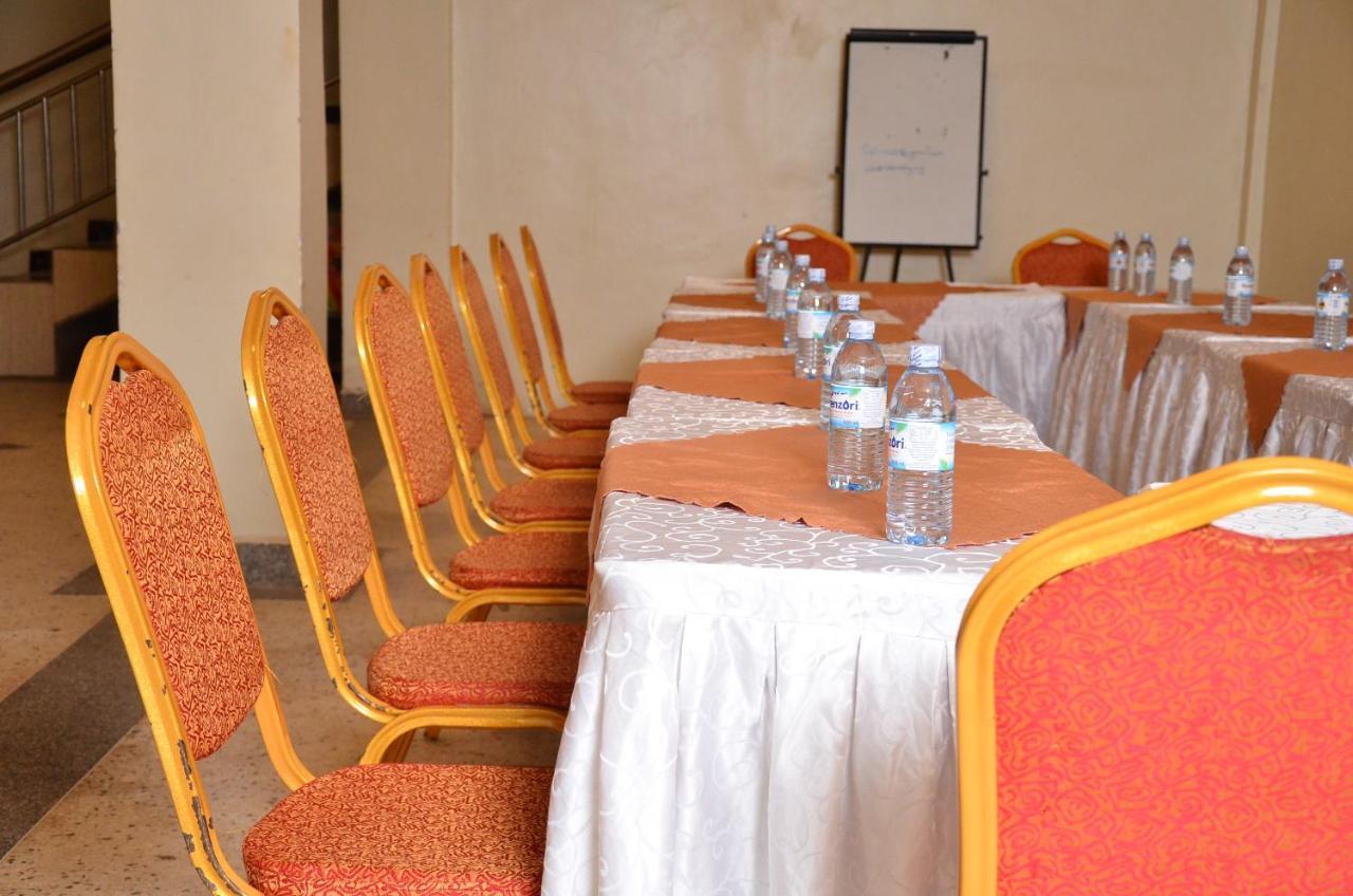 Ss Hotel Kampala Esterno foto