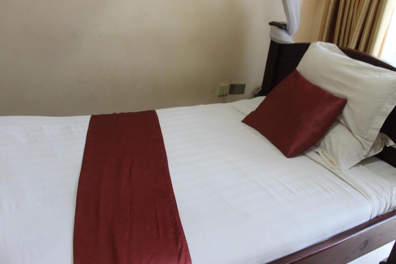 Ss Hotel Kampala Esterno foto