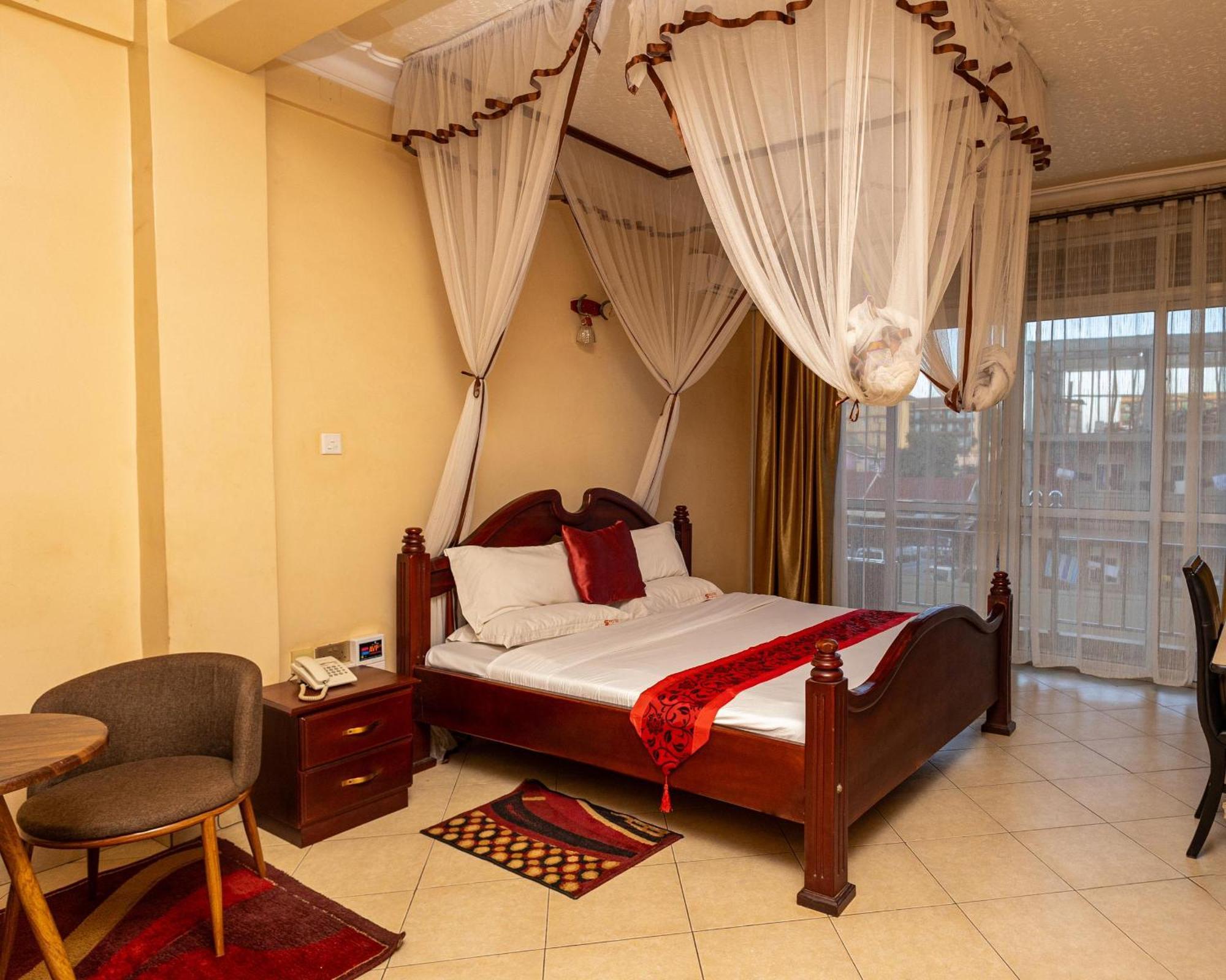 Ss Hotel Kampala Esterno foto
